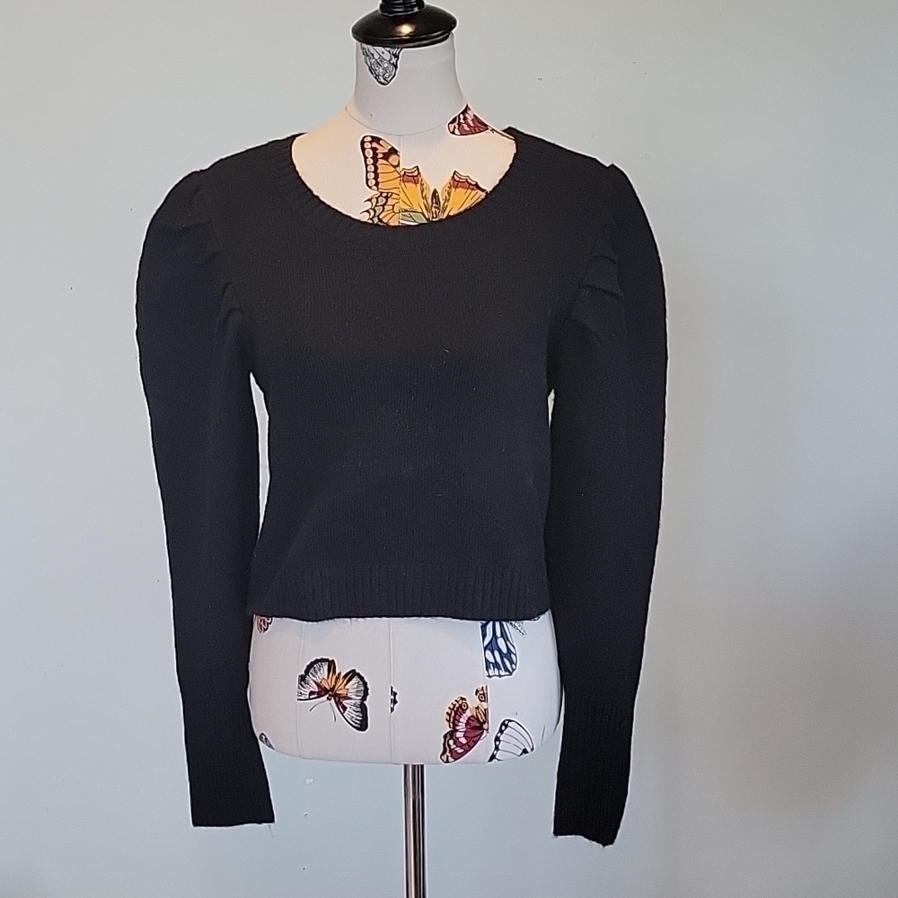 Wild FABLE black puffed sleeve cropped sweater.  In size Large.
